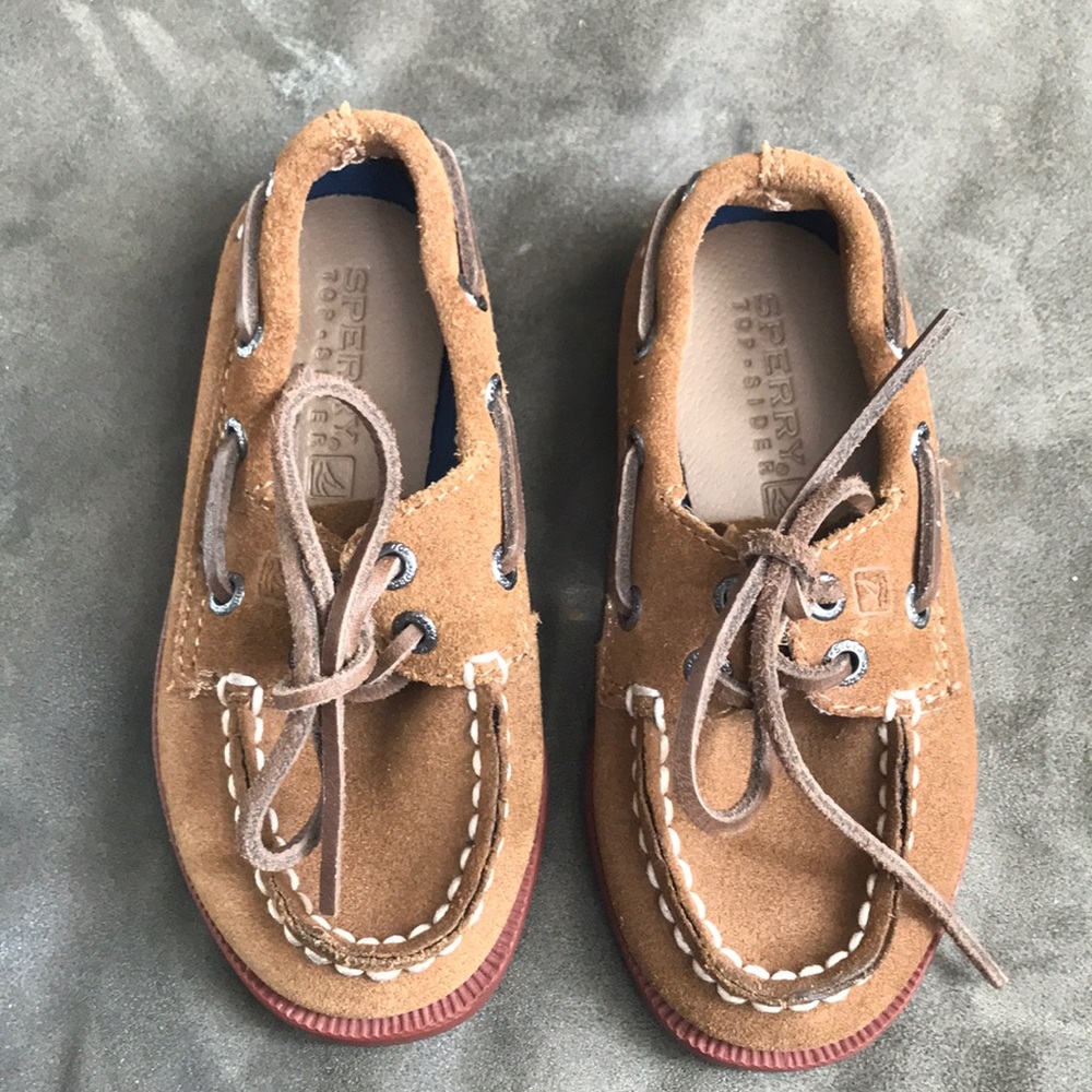 Sperry 6.5M toddler shoe